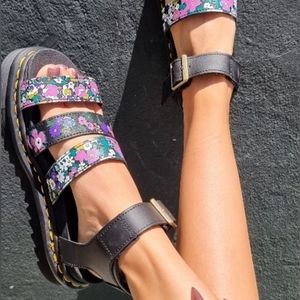 Dr. Martens Blaire Vintage Floral Sandals Size 9 for Women
